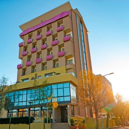 Hotel Atlantic Vista Mare Песаро Екстериор снимка