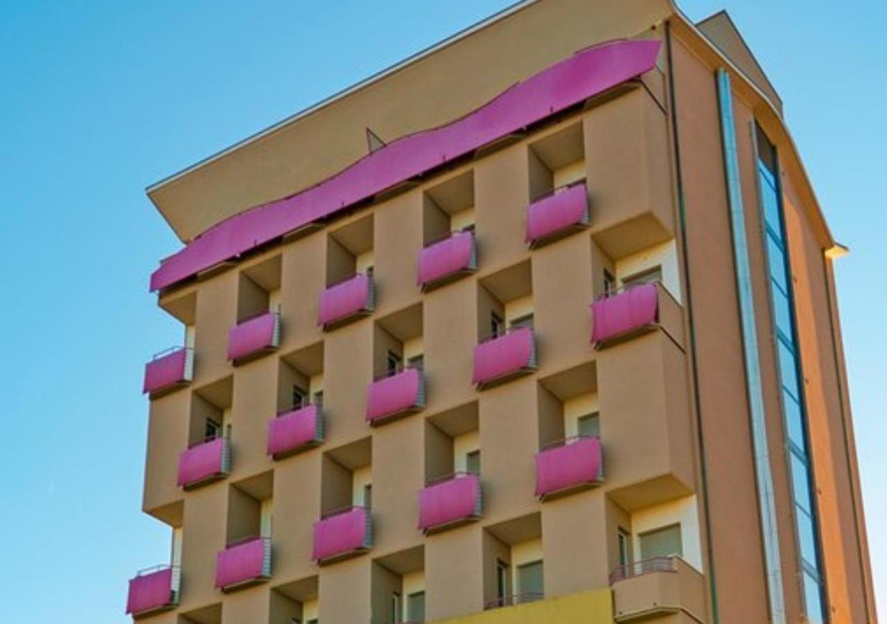 Hotel Atlantic Vista Mare Песаро Екстериор снимка