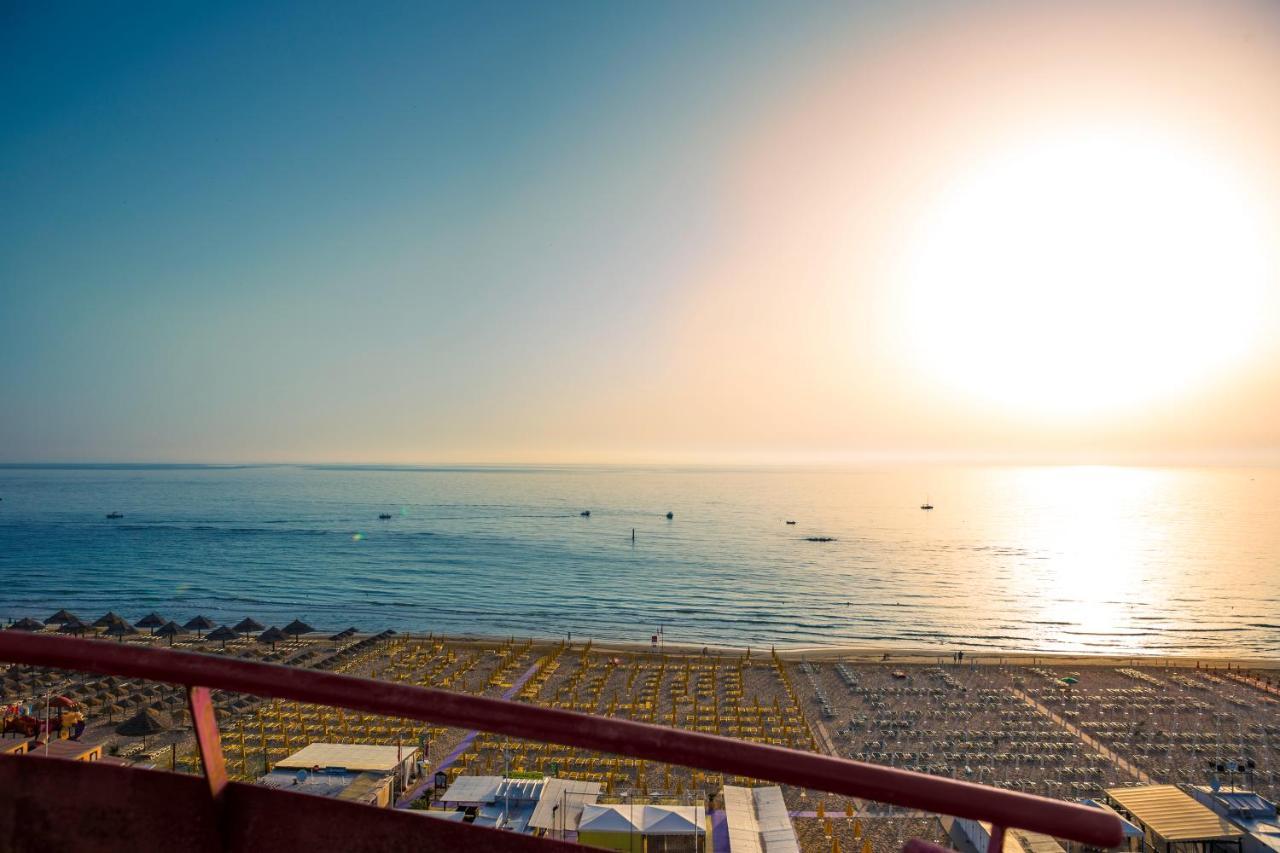 Hotel Atlantic Vista Mare Песаро Екстериор снимка
