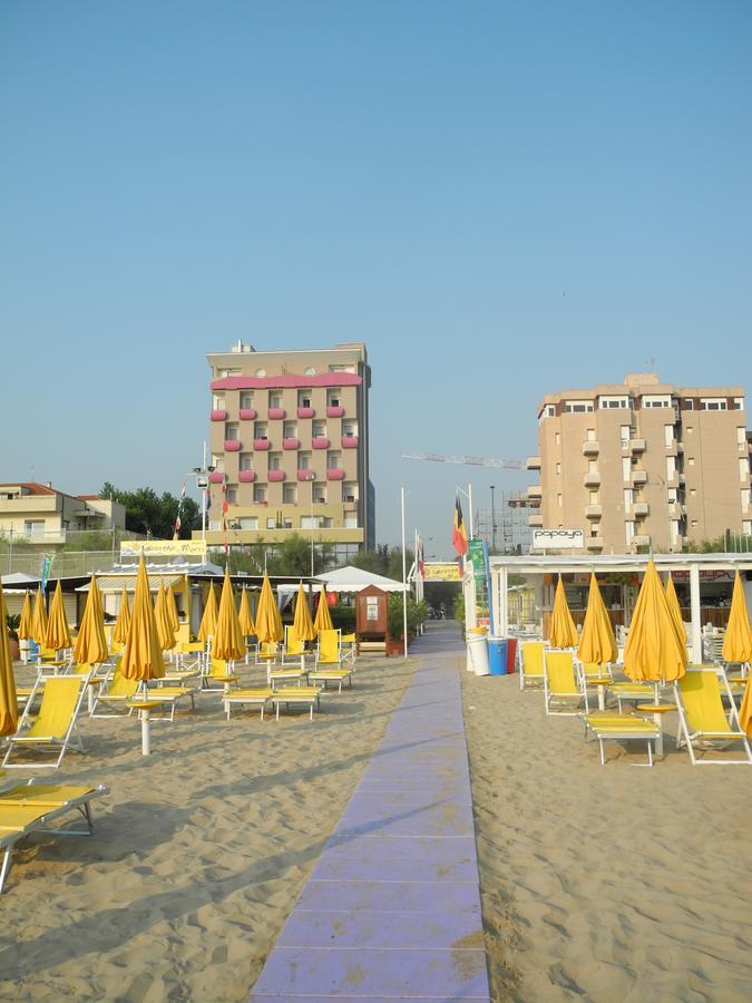 Hotel Atlantic Vista Mare Песаро Екстериор снимка