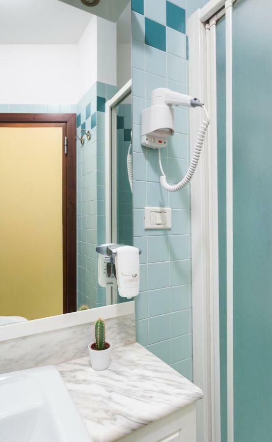 Hotel Atlantic Vista Mare Песаро Екстериор снимка