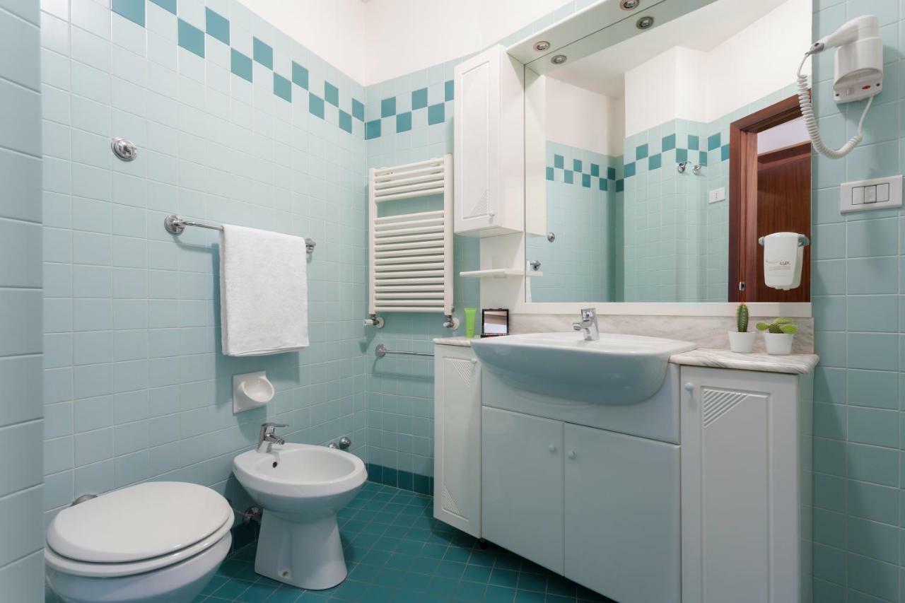 Hotel Atlantic Vista Mare Песаро Екстериор снимка