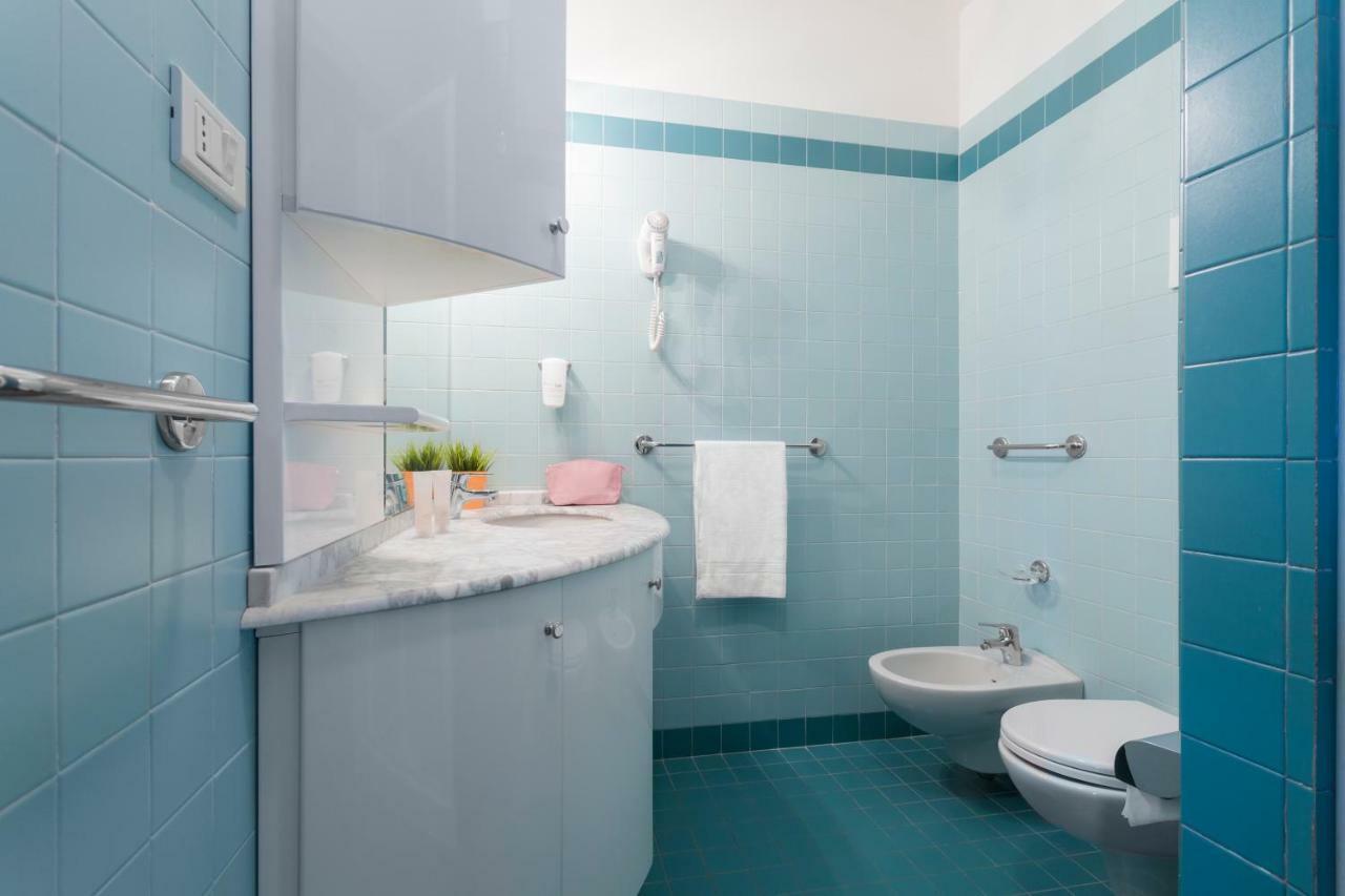 Hotel Atlantic Vista Mare Песаро Екстериор снимка