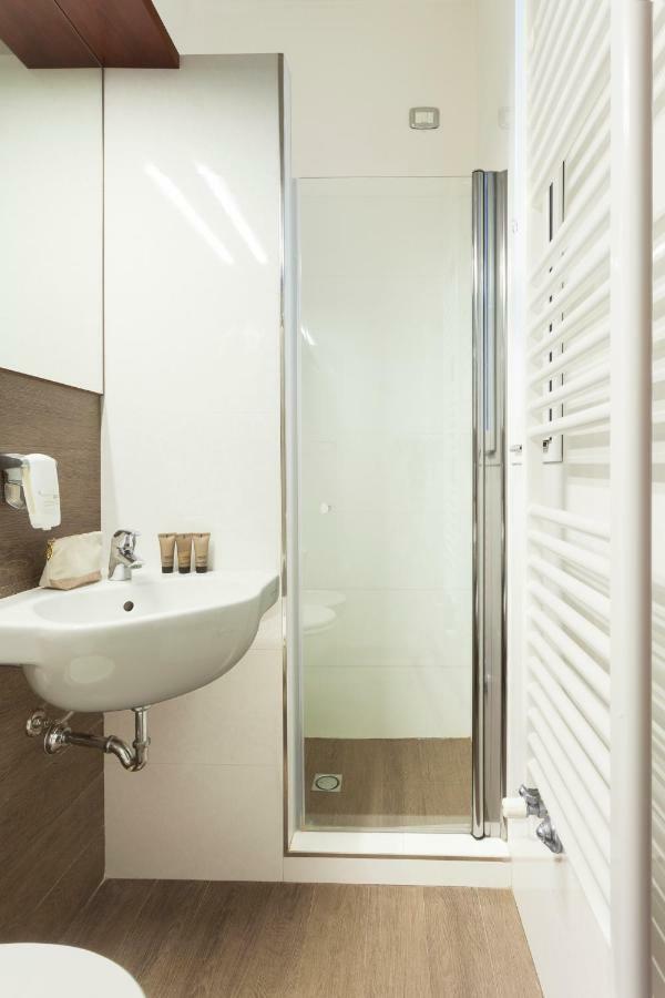Hotel Atlantic Vista Mare Песаро Екстериор снимка