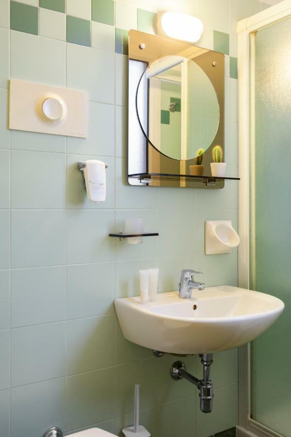 Hotel Atlantic Vista Mare Песаро Екстериор снимка