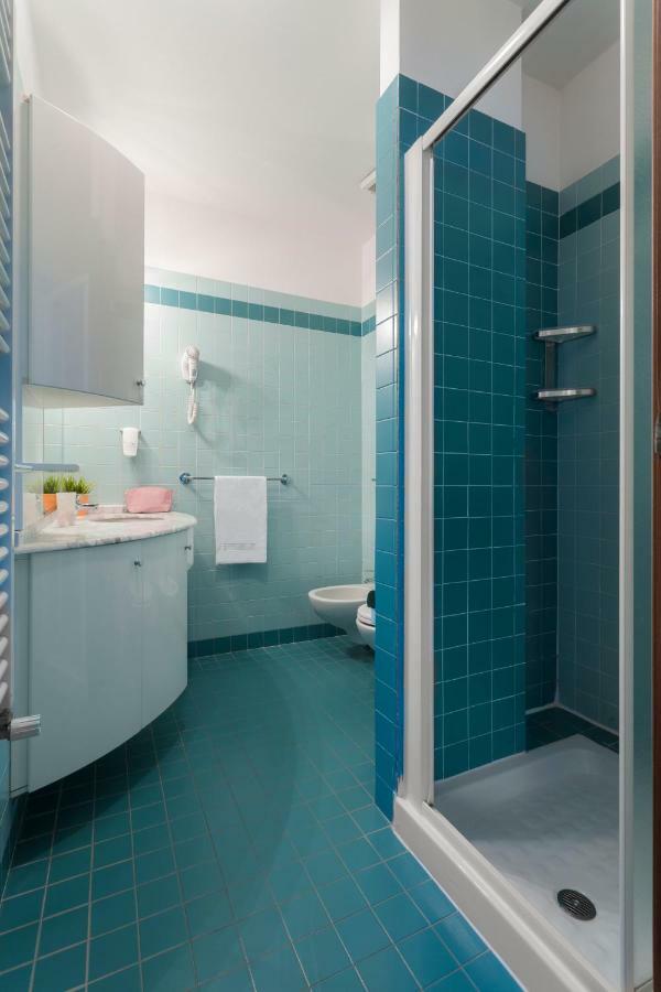 Hotel Atlantic Vista Mare Песаро Екстериор снимка
