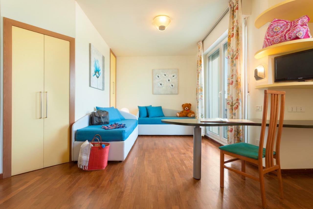 Hotel Atlantic Vista Mare Песаро Екстериор снимка