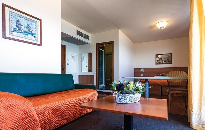 Hotel Atlantic Vista Mare Песаро Екстериор снимка