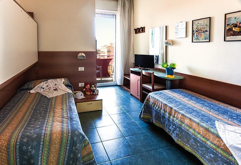 Hotel Atlantic Vista Mare Песаро Екстериор снимка